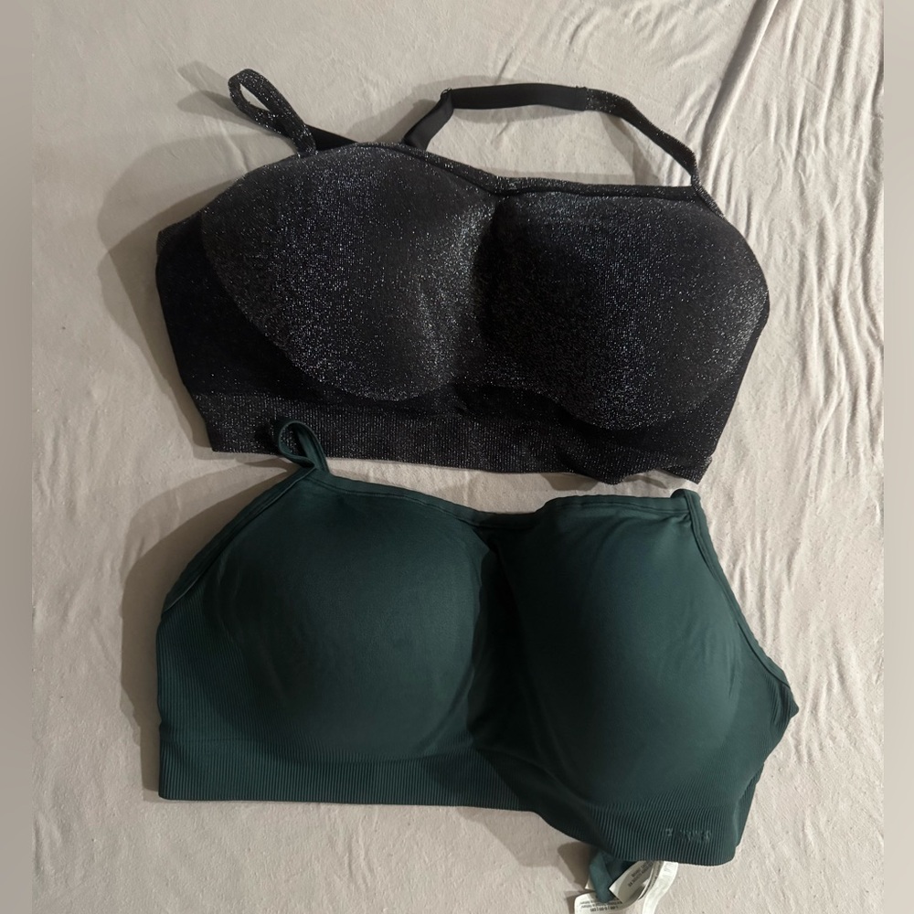 PINK Victoria's Secret Black and Green Seamless Bras- bundle lot of 2